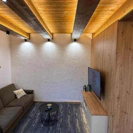 Mountain Peak Apartment